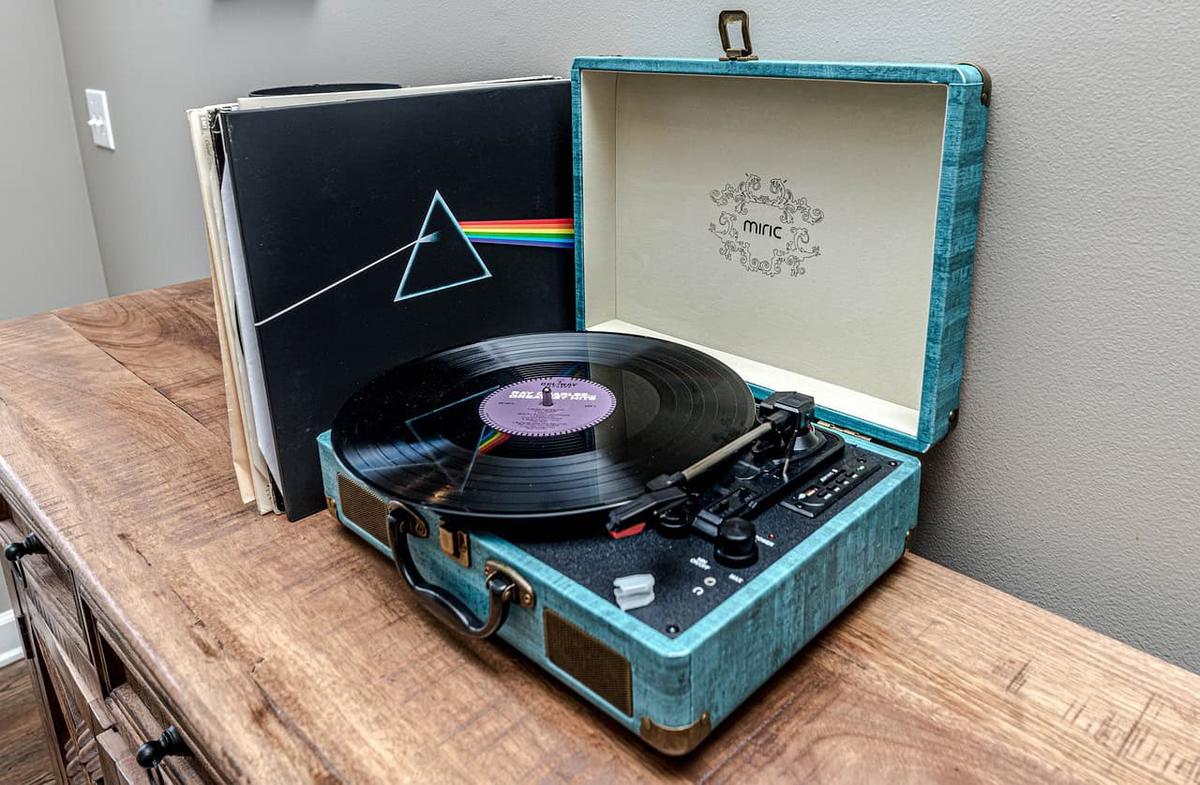 Why Irish Artists Should Offer CDs and Vinyl